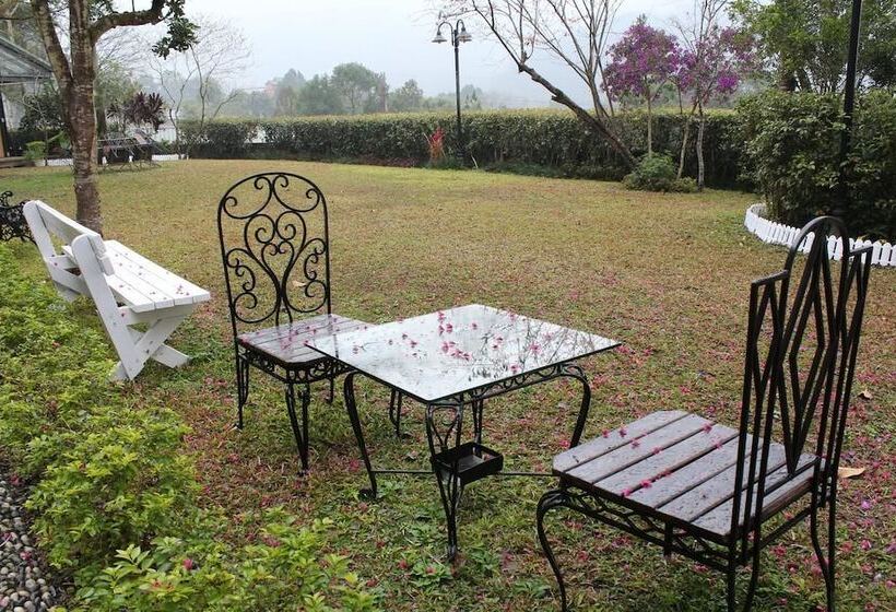 هتل Red Brick Villas