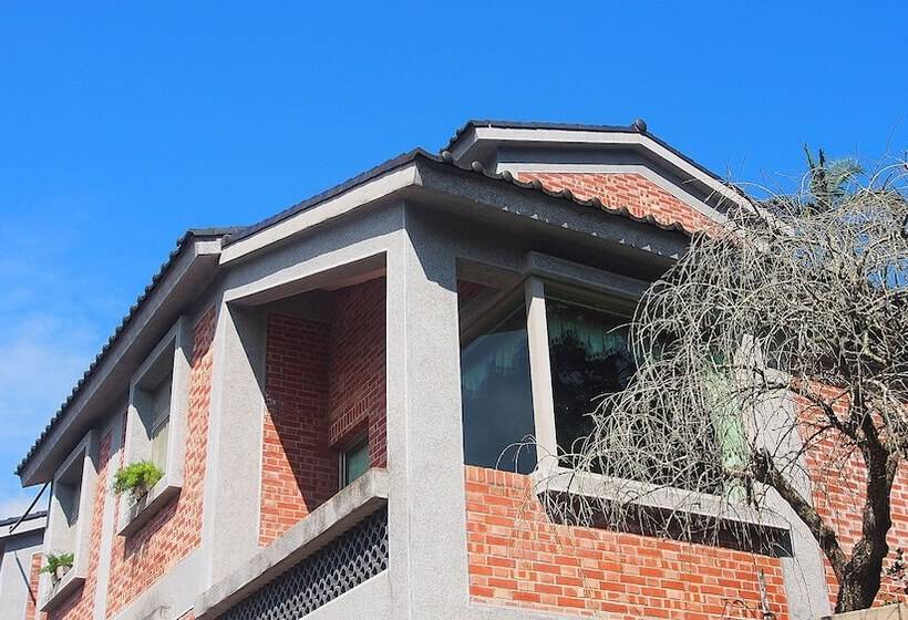 هتل Red Brick Villas