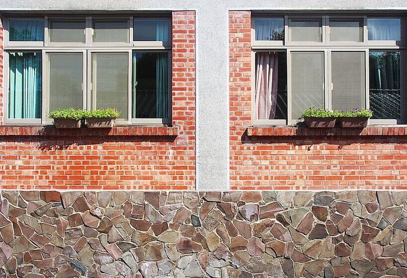 هتل Red Brick Villas