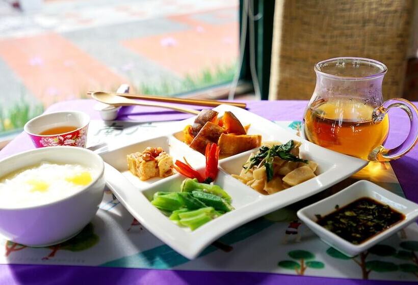 هتل Red Brick Villas