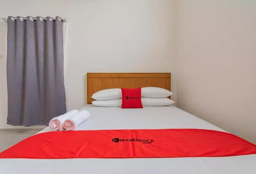 ホテル Reddoorz Syariah Plus @ Perintis Guesthouse Tasikmalaya