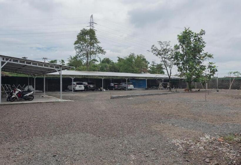 בית מלון כפרי Reddoorz Syariah Plus @ Perintis Guesthouse Tasikmalaya