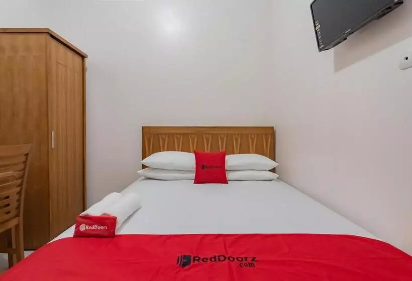 ホテル Reddoorz Syariah Plus @ Perintis Guesthouse Tasikmalaya