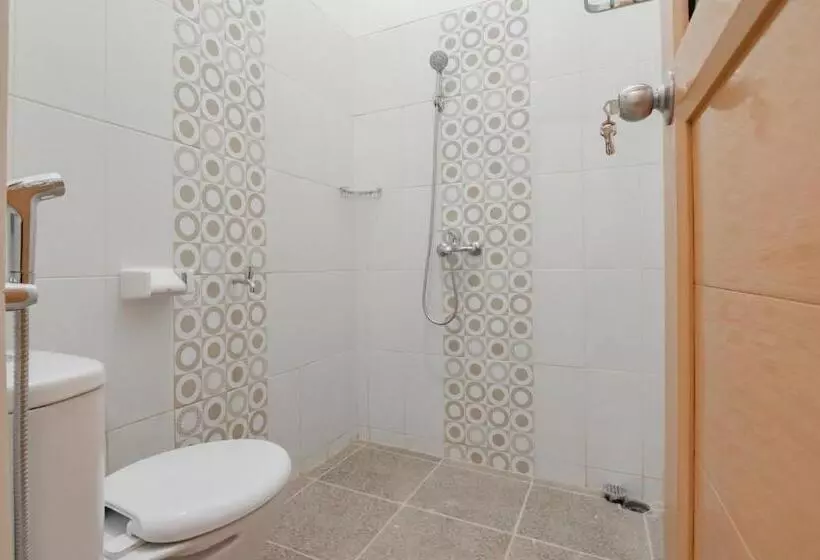 ホテル Reddoorz Syariah Plus @ Perintis Guesthouse Tasikmalaya