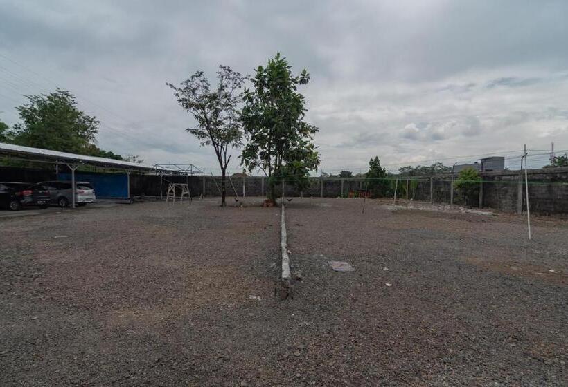 בית מלון כפרי Reddoorz Syariah Plus @ Perintis Guesthouse Tasikmalaya