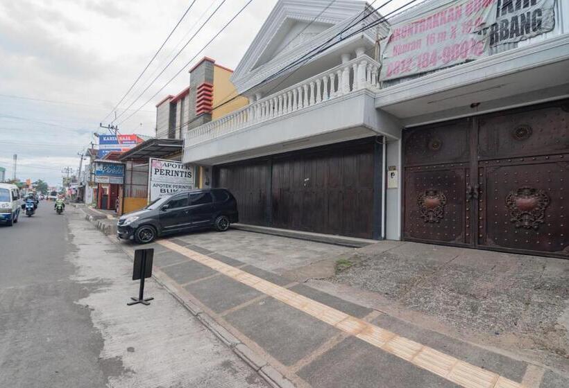 בית מלון כפרי Reddoorz Syariah Plus @ Perintis Guesthouse Tasikmalaya