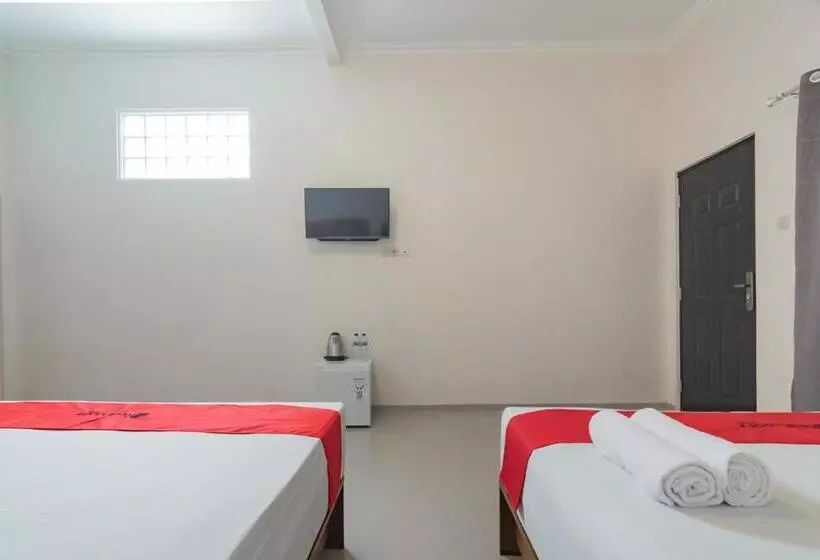 ホテル Reddoorz Syariah Plus @ Perintis Guesthouse Tasikmalaya