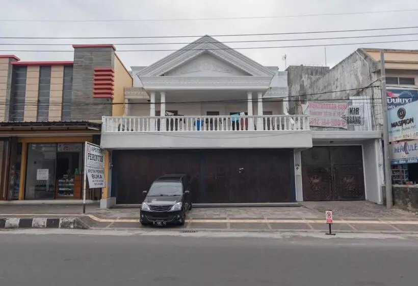 ホテル Reddoorz Syariah Plus @ Perintis Guesthouse Tasikmalaya