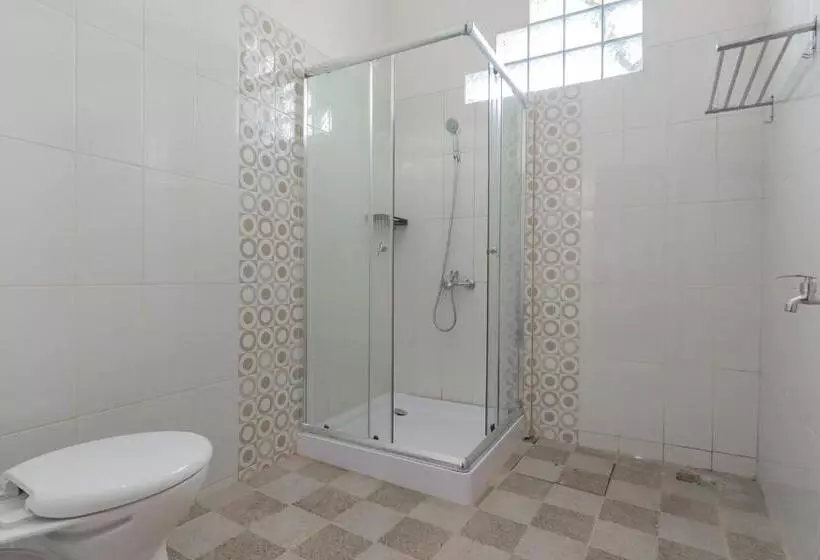 ホテル Reddoorz Syariah Plus @ Perintis Guesthouse Tasikmalaya