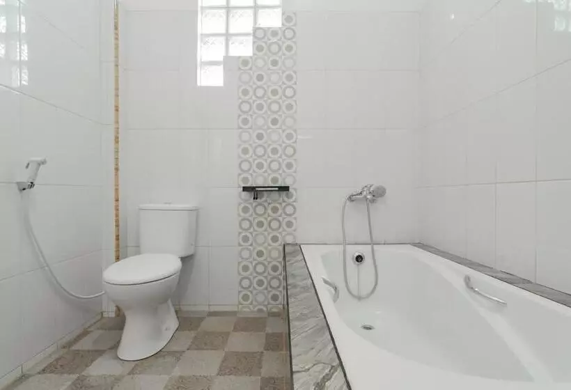 ホテル Reddoorz Syariah Plus @ Perintis Guesthouse Tasikmalaya