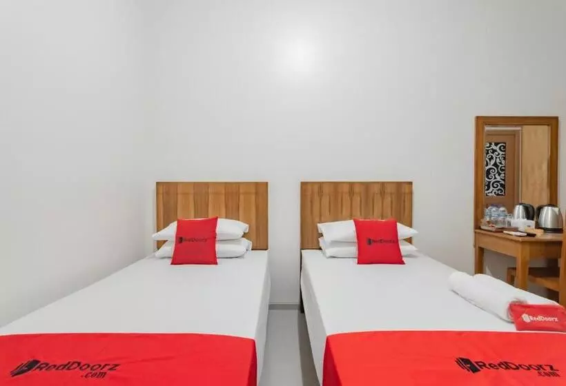 ホテル Reddoorz Syariah Plus @ Perintis Guesthouse Tasikmalaya