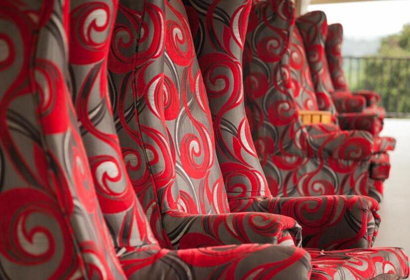 Отель Ivory Tusk Lodge