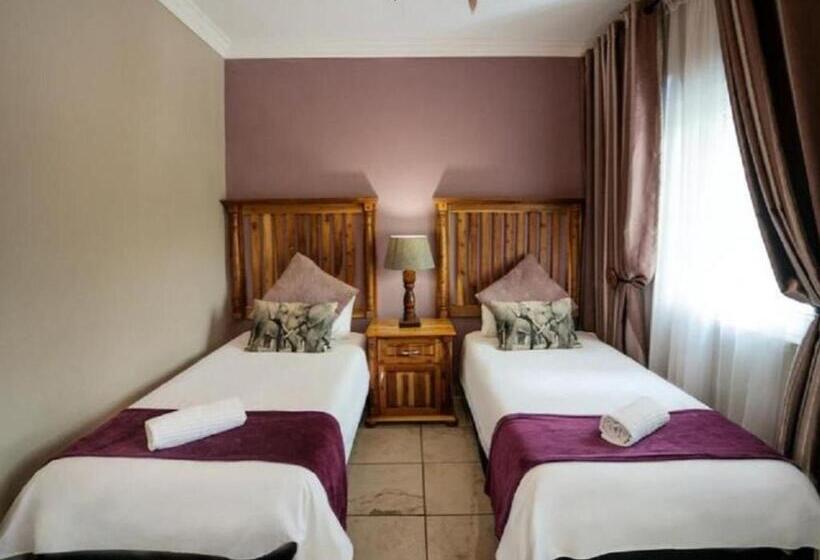 Отель Ivory Tusk Lodge