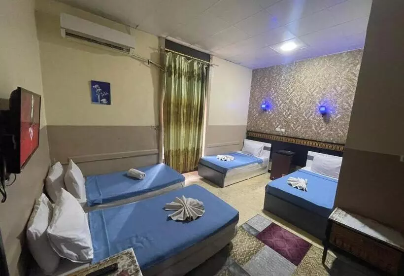 هتل One Season Hostel