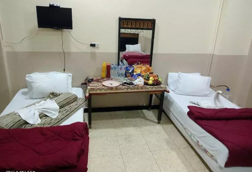 هتل One Season Hostel