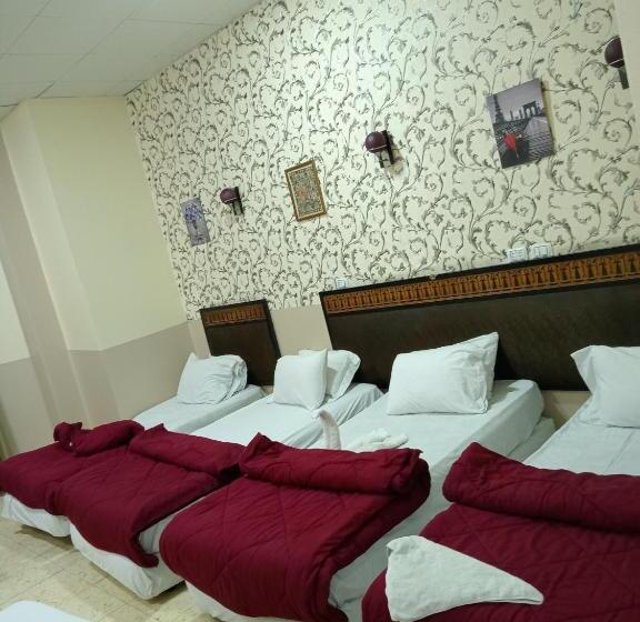 هتل One Season Hostel