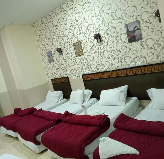 هتل One Season Hostel