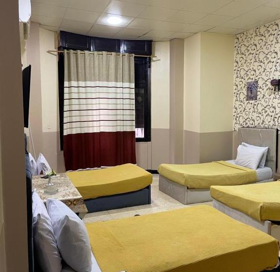 هتل One Season Hostel