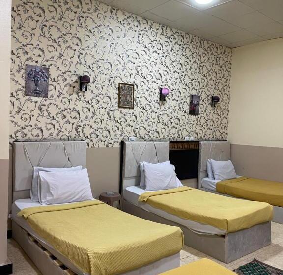 هتل One Season Hostel