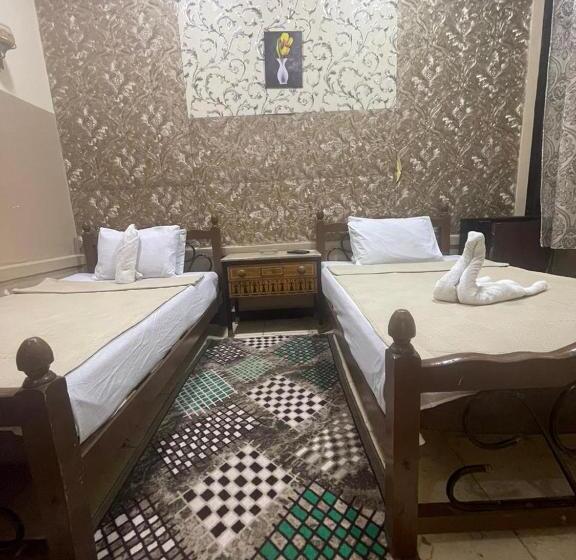 هتل One Season Hostel