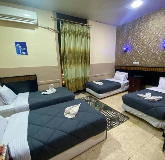 هتل One Season Hostel