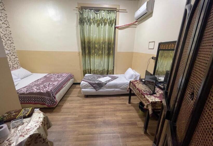 هتل One Season Hostel