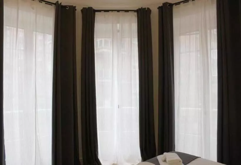 پانسیون Insidehome Catedral- Habitaciones Privadas En El Centro Con Cocina Compartida