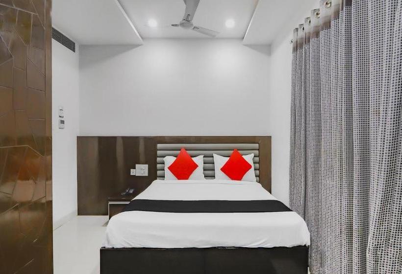 בית מלון כפרי Vaccinated Staff Capital O 78550 Star Inn By Hillside