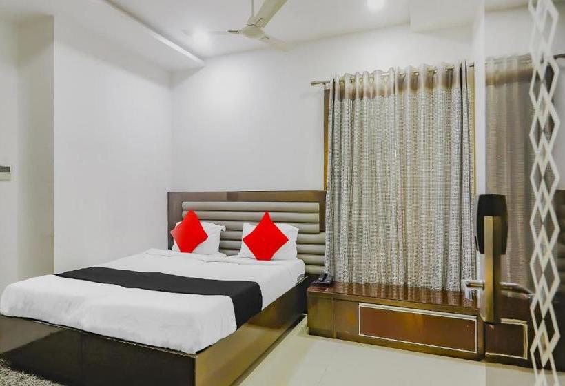 בית מלון כפרי Vaccinated Staff Capital O 78550 Star Inn By Hillside