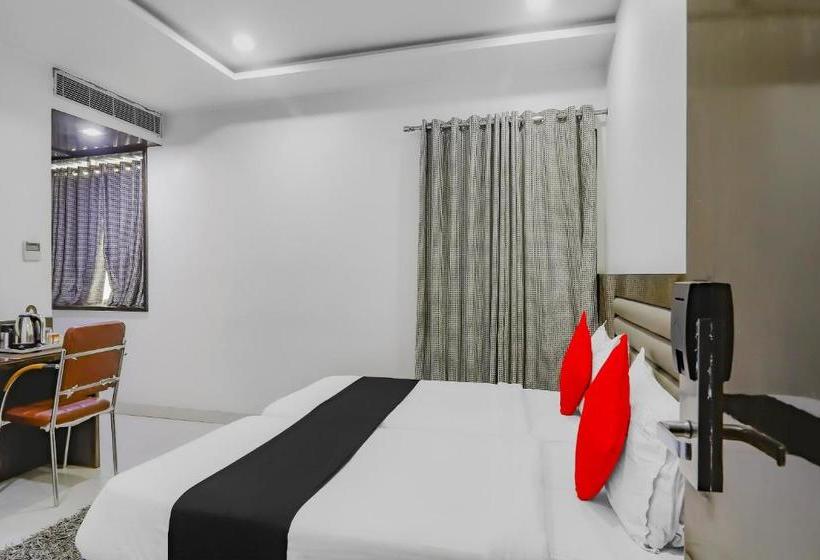 בית מלון כפרי Vaccinated Staff Capital O 78550 Star Inn By Hillside