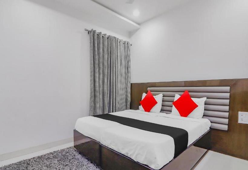 בית מלון כפרי Vaccinated Staff Capital O 78550 Star Inn By Hillside