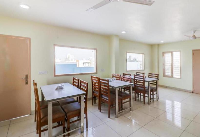 בית מלון כפרי Collection O 78812 Golden Place