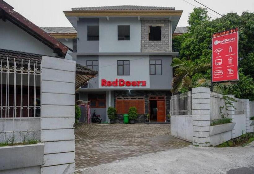 호텔 Reddoorz Plus Near Jogja City Mall 5