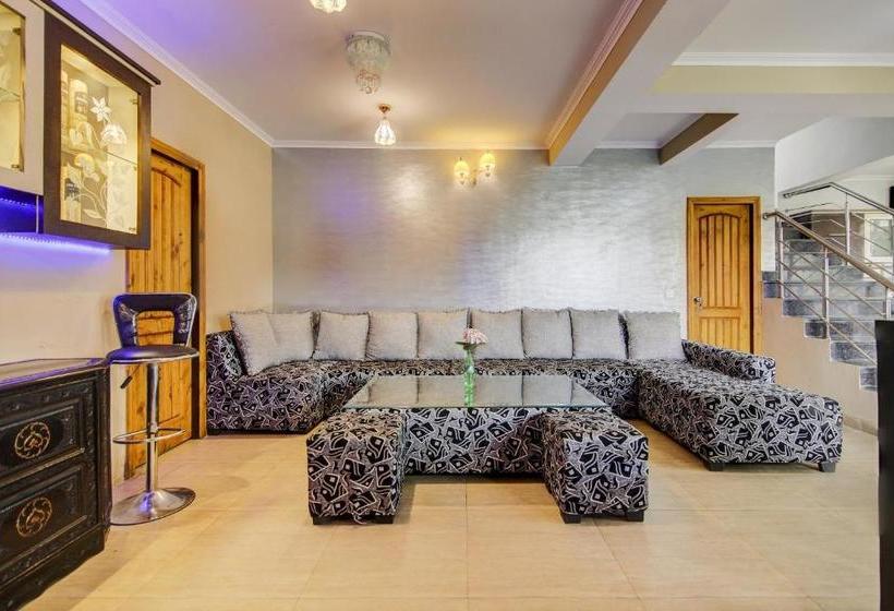 펜션 Oyo 78260 Naini Greens Villa