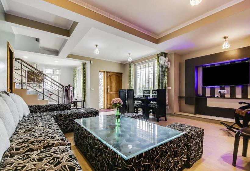 펜션 Oyo 78260 Naini Greens Villa