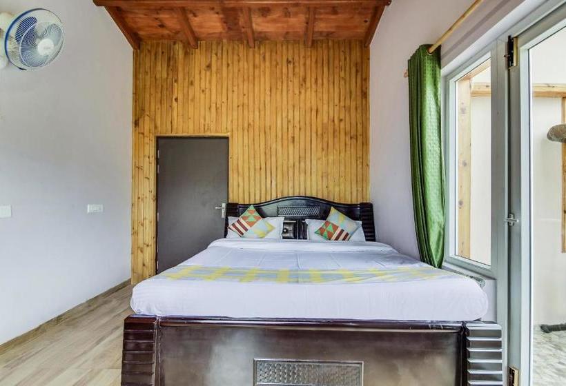 펜션 Oyo 78260 Naini Greens Villa