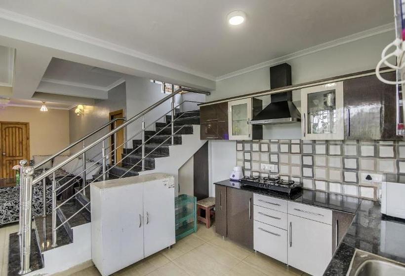 펜션 Oyo 78260 Naini Greens Villa