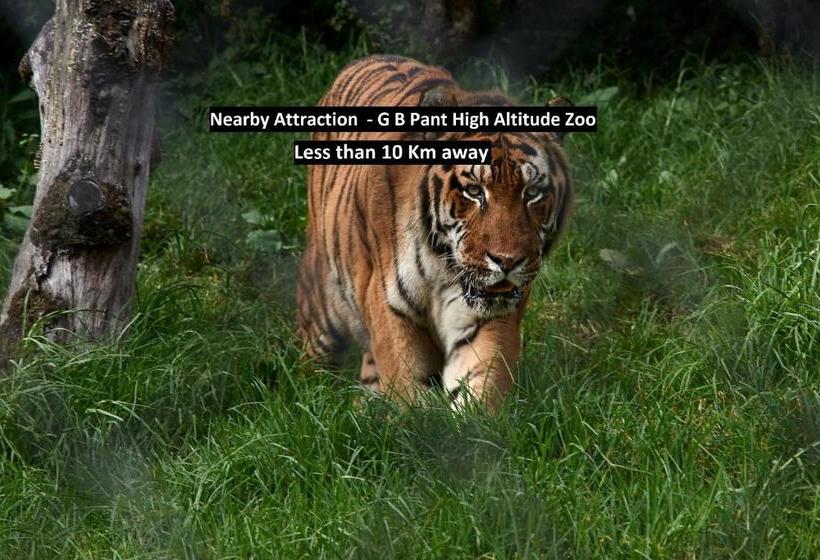 펜션 Oyo 78260 Naini Greens Villa