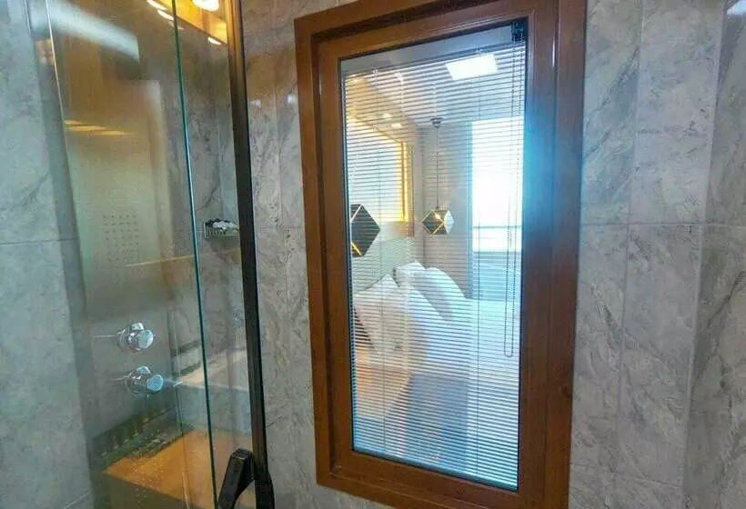 تختخواب و صبحانه The Green Park Hotel Sinop