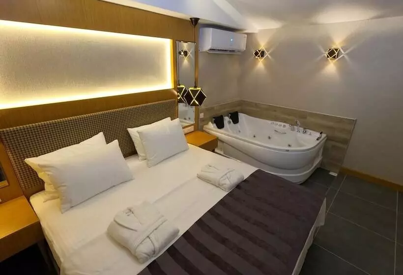 تختخواب و صبحانه The Green Park Hotel Sinop