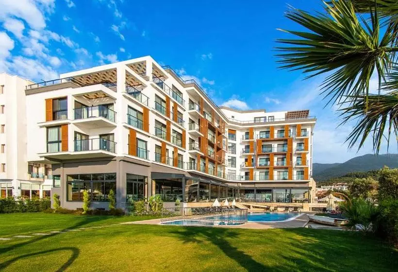 Maia Luxury Beach Hotel & Spa