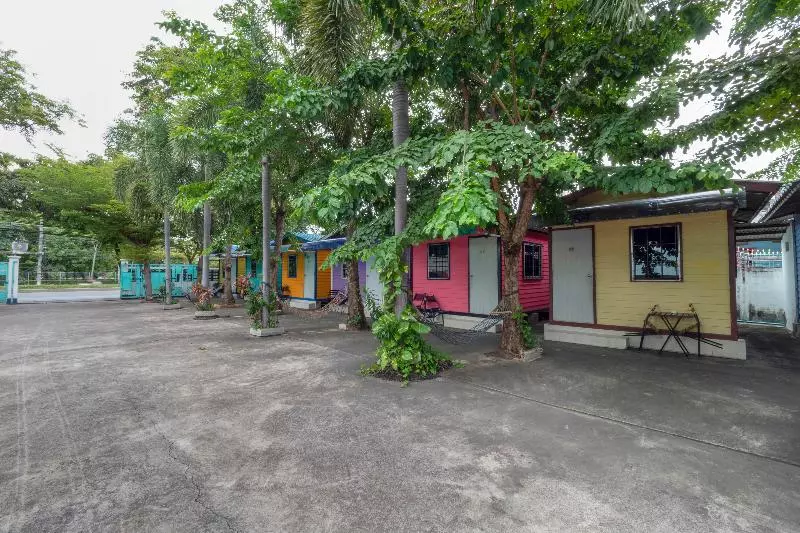 Hotelli Oyo 75322 Tha Burapa Resort Bangsean