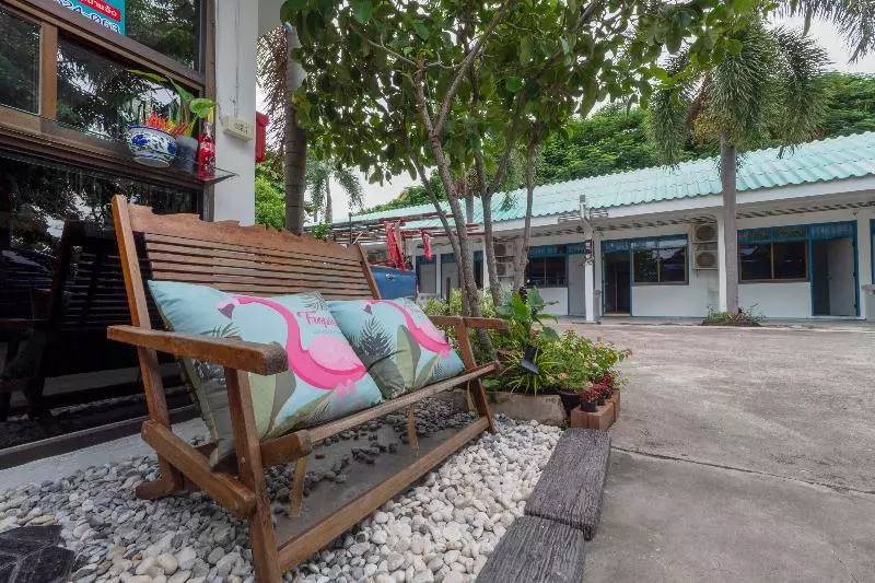Hotelli Oyo 75322 Tha Burapa Resort Bangsean