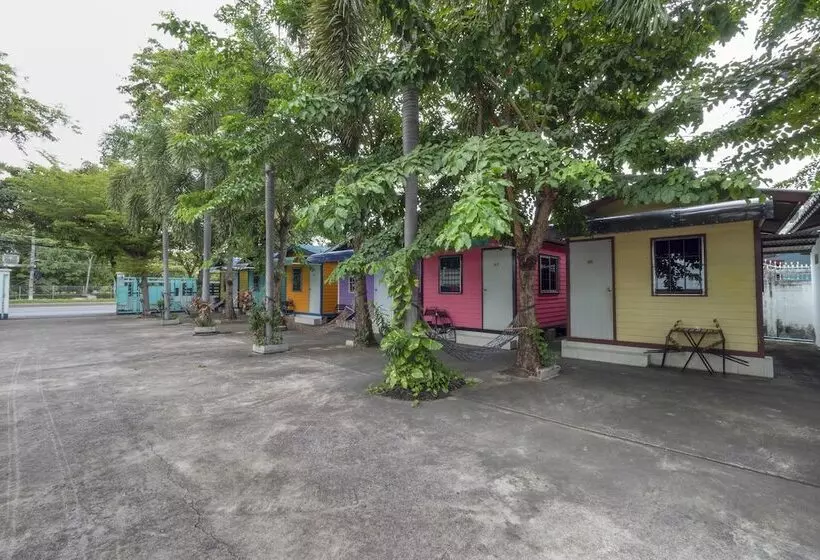 Hotelli Oyo 75322 Tha Burapa Resort Bangsean