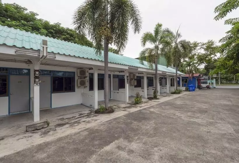 Hotelli Oyo 75322 Tha Burapa Resort Bangsean