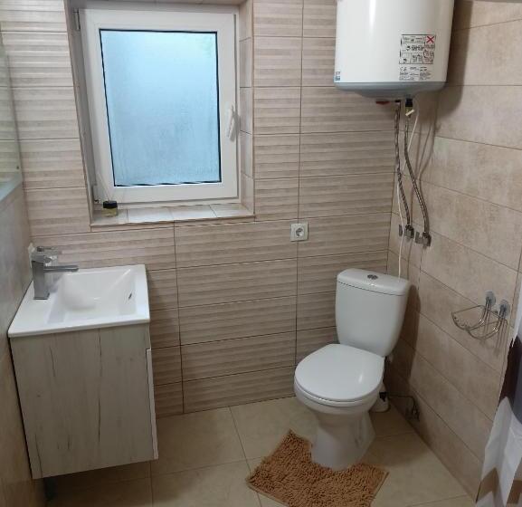 膳宿费 гостьовий двір