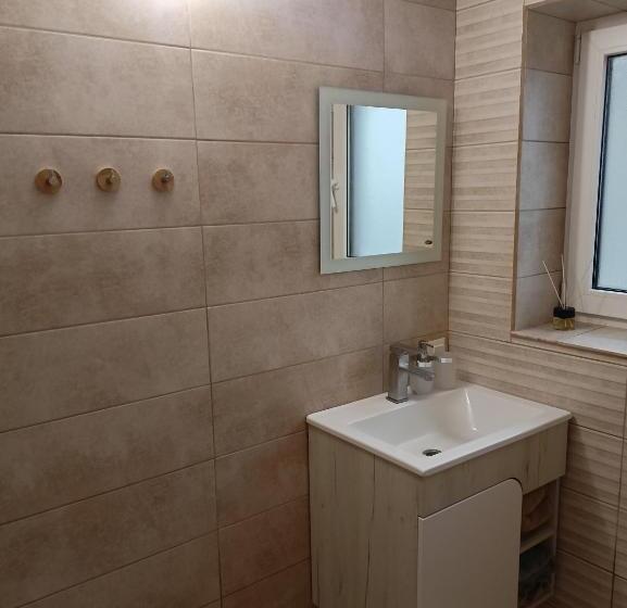 膳宿费 гостьовий двір