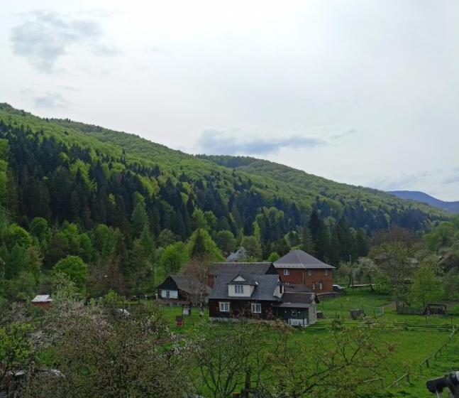 膳宿费 гостьовий двір