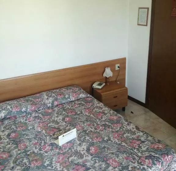 Hotel MaxiHeron & Hotel MiniHeron