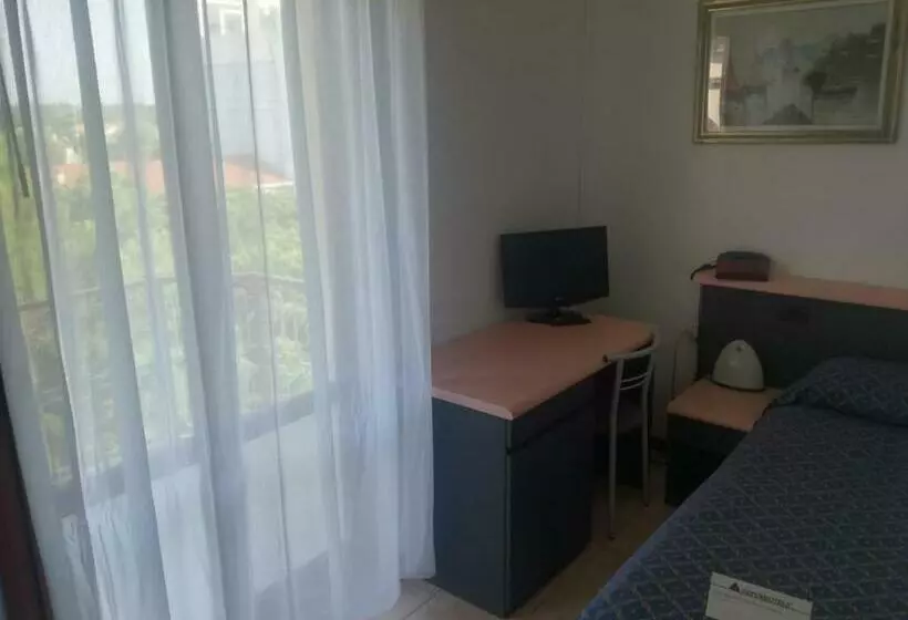 Hotel MaxiHeron & Hotel MiniHeron